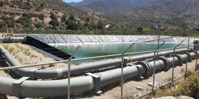 JUNTA DE VIGILANCIA PRESENTA DENUNCIA POR DERRAME DE AGUA PRESUNTAMENTE CONTAMINADA
