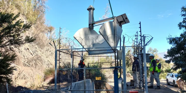 JVRCH REALIZA MANTENIMIENTOS EN COMPUERTAS AUTOMATIZADAS SILVANO, MOLINO DE QUÉLEN Y TAHUINCANO.