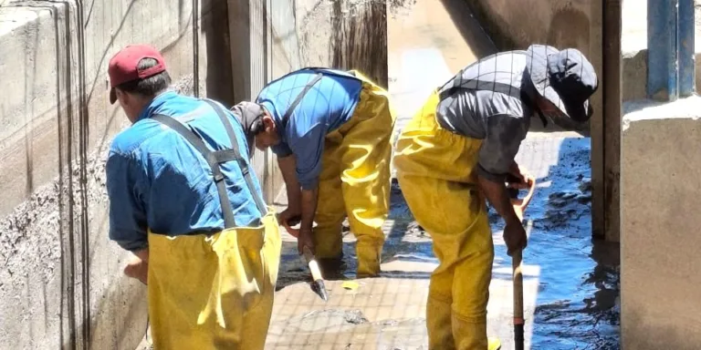 JVRCH TRABAJA PARA DESPEJAR COMPUERTAS Y SISTEMAS DE CONTROL DE AGUAS ANTE CRECIDA DEL RÍO CHOAPA