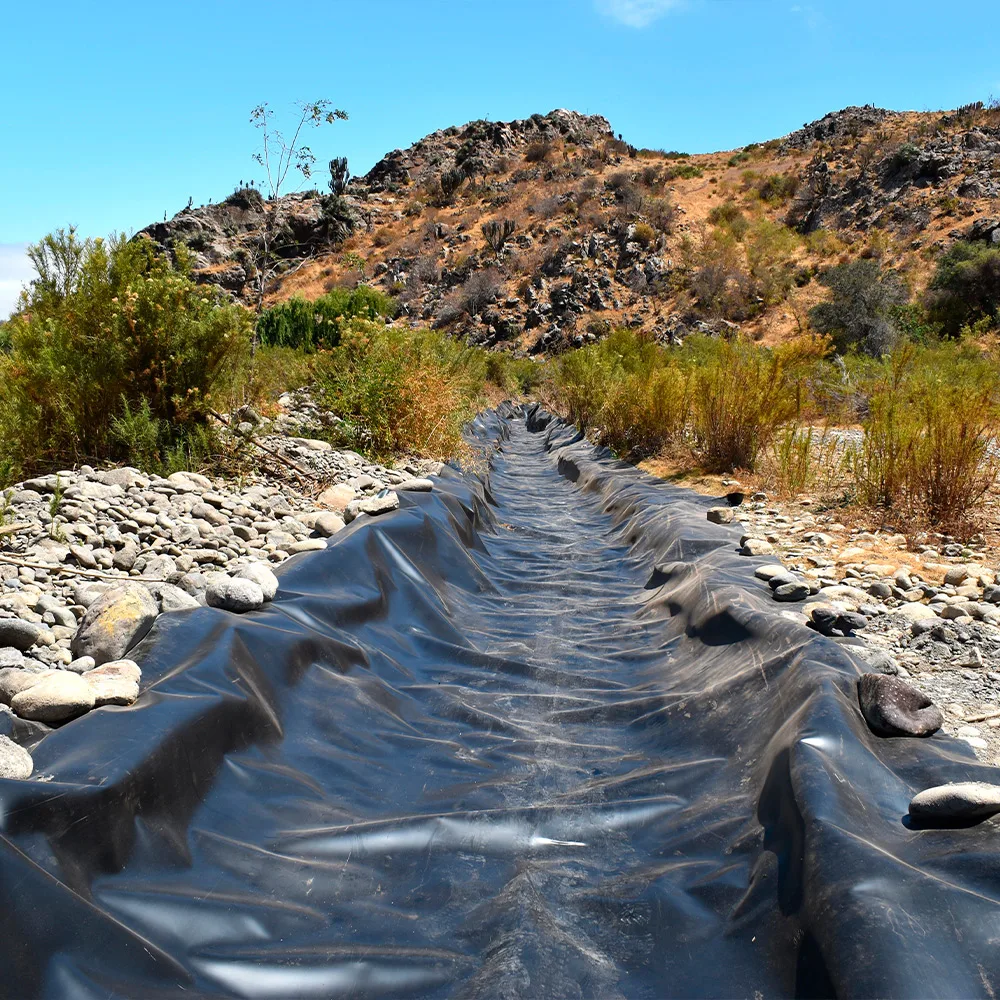 2020-2023Como parte de nuestro rol complementario, hemos ayudado a la gestión de las comunidades para enfrentar la escasez hídrica con la Adquisición e Instalación de Geomembrana de Emergencia.